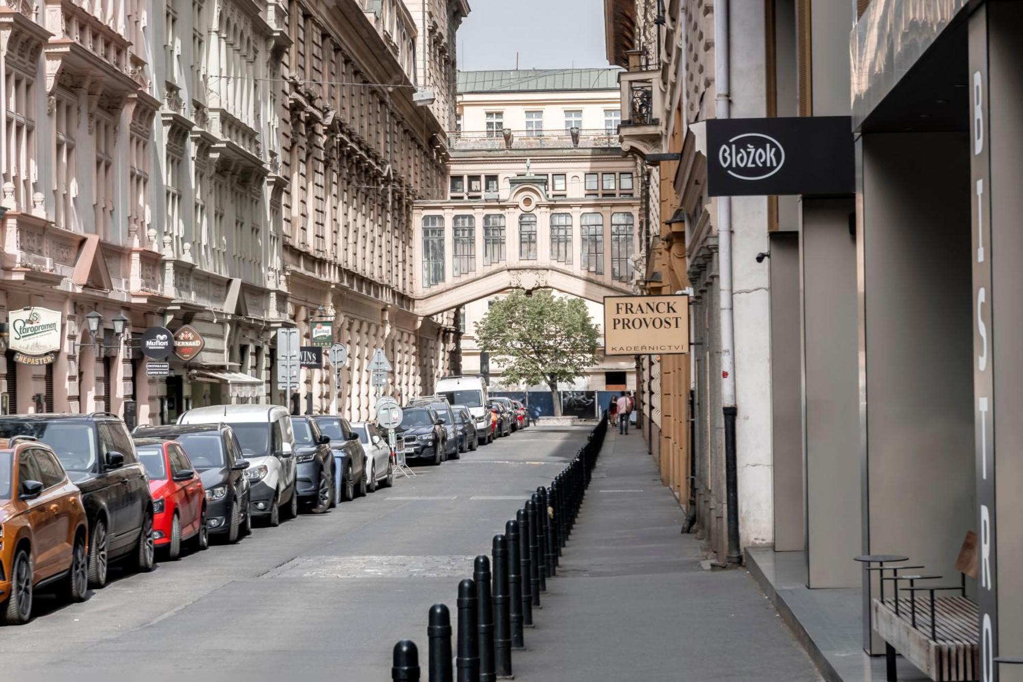 New Town Oases Apartment Prague Ngoại thất bức ảnh
