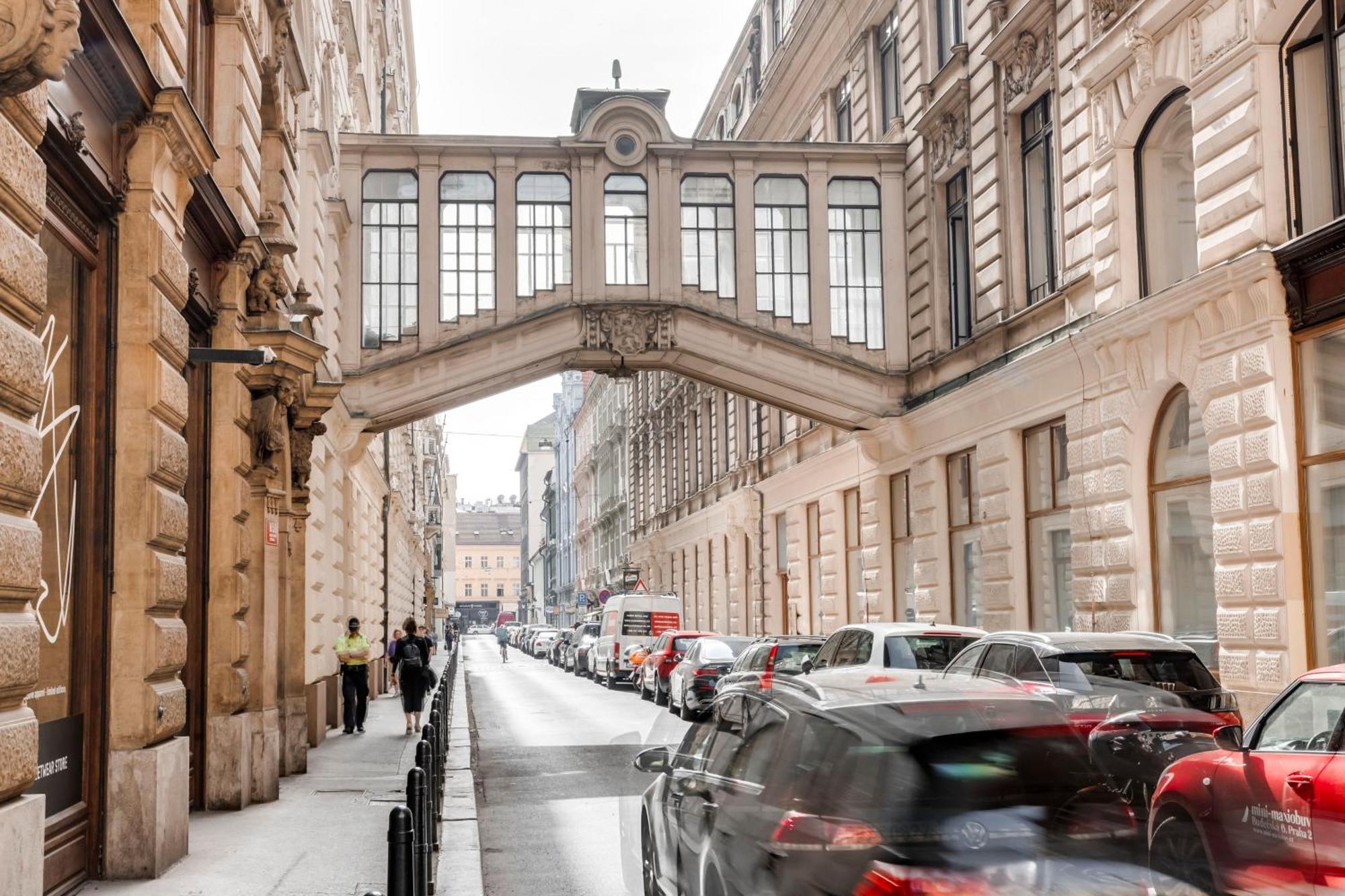 New Town Oases Apartment Prague Ngoại thất bức ảnh